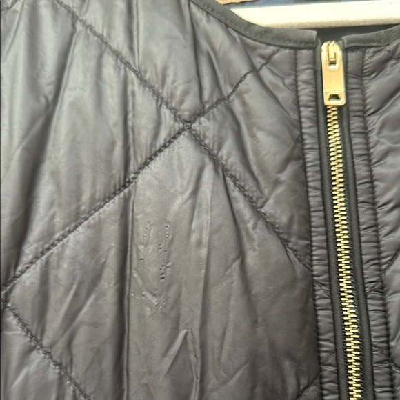 Burberry Black Bomber Jacket with Quilted Design and Full-Length Zipper - Picture 6 of 10